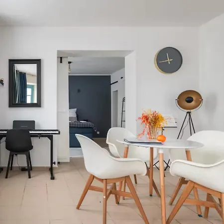 Spacious 70sqm Sleeps 6 Free Parking شقة *