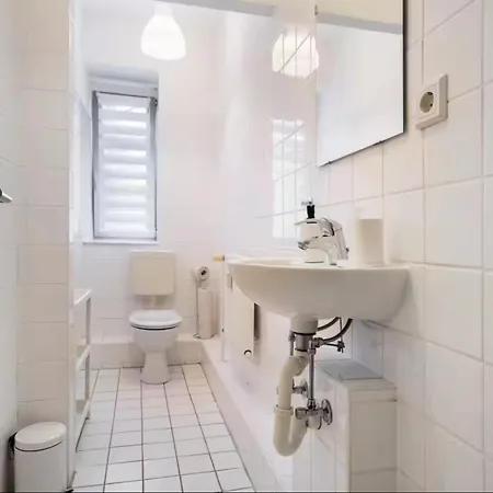 Spacious 70sqm Sleeps 6 Free Parking شقة برلين