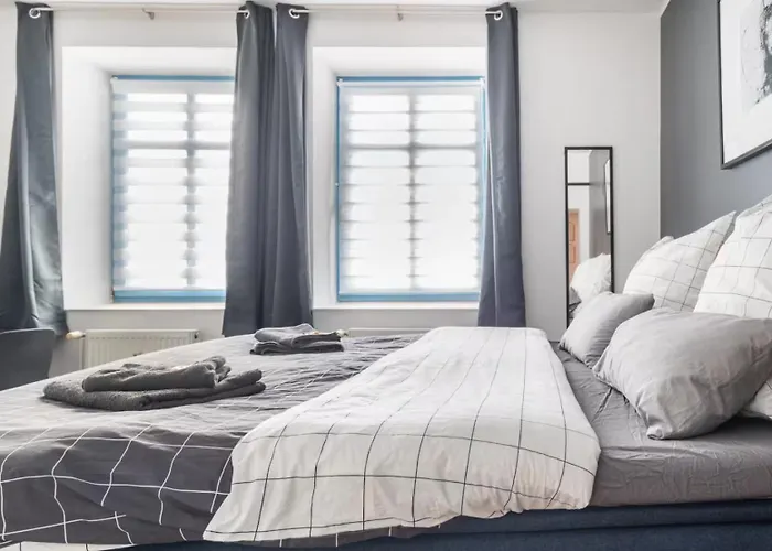 Spacious 70sqm Sleeps 6 Free Parking