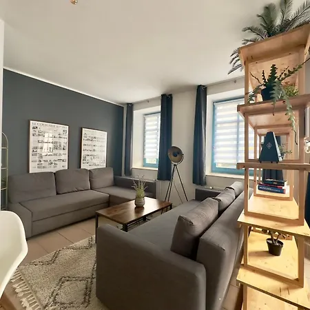 Spacious 70sqm Sleeps 6 Free Parking *