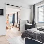 Spacious 70sqm Sleeps 6 Free Parking * ベルリン