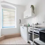 Spacious 70sqm Sleeps 6 Free Parking ベルリン