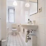 Spacious 70sqm Sleeps 6 Free Parking Apartament Berlin