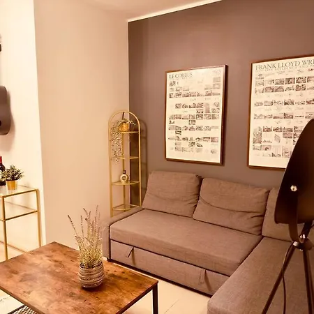 Spacious 70sqm Sleeps 6 Free Parking Apartment