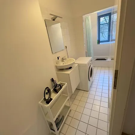 Spacious 70sqm Sleeps 6 Free Parking * Berlin