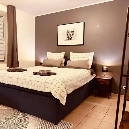 Spacious 70sqm Sleeps 6 Free Parking Apartament