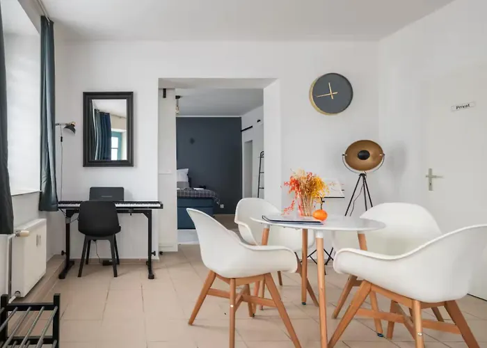 Spacious 70sqm Sleeps 6 Free Parking Apartament *