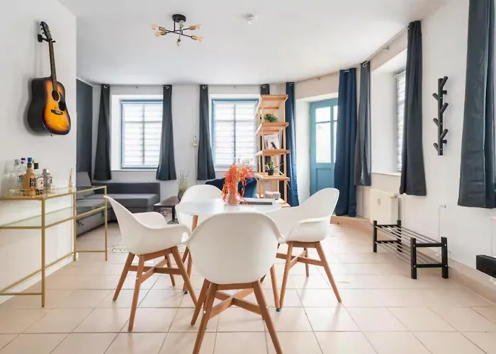 Spacious 70sqm Sleeps 6 Free Parking * برلين