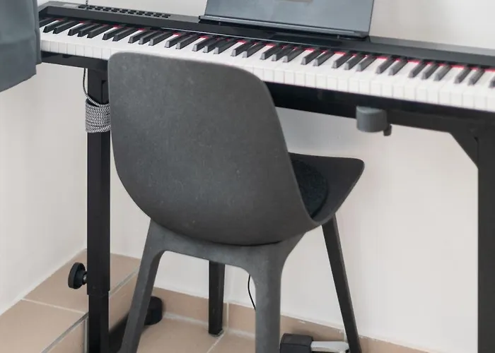 Spacious 70sqm Sleeps 6 Free Parking Berlin