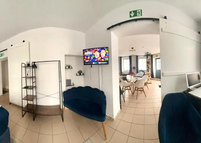 شقة Spacious 70sqm Sleeps 6 Free Parking