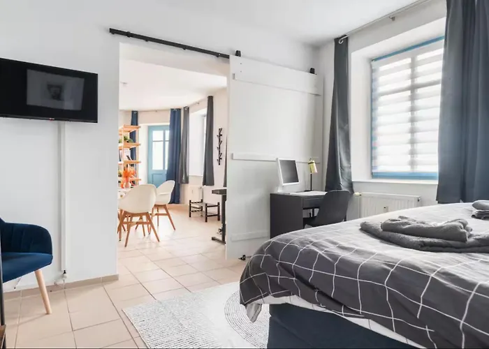 Spacious 70sqm Sleeps 6 Free Parking * Berlin