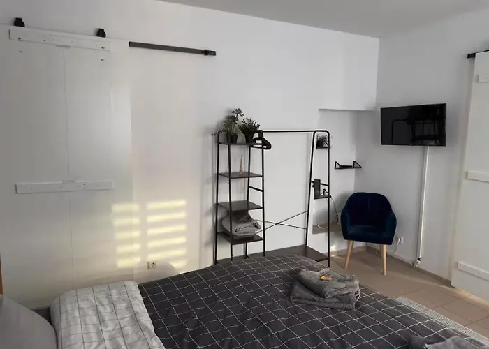 Spacious 70sqm Sleeps 6 Free Parking Apartament Berlin