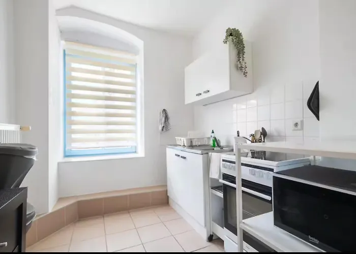 Spacious 70sqm Sleeps 6 Free Parking برلين