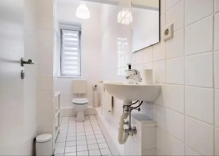 Spacious 70sqm Sleeps 6 Free Parking Apartament Berlin