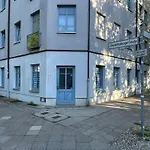 Spacious 70sqm Sleeps 6 Free Parking