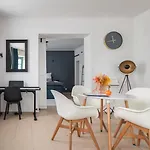 Spacious 70sqm Sleeps 6 Free Parking Appartement *