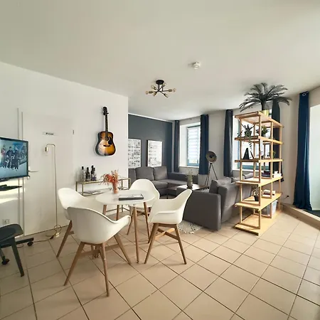 Apartamento Spacious 70sqm Sleeps 6 Free Parking Berlim