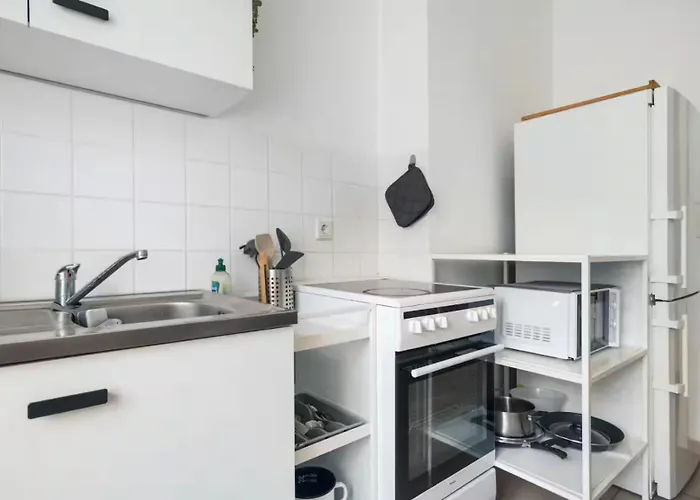 Apartamento Spacious 70sqm Sleeps 6 Free Parking Berlim