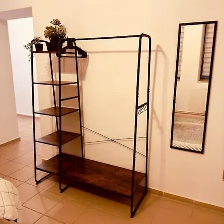 Spacious 70sqm Sleeps 6 Free Parking