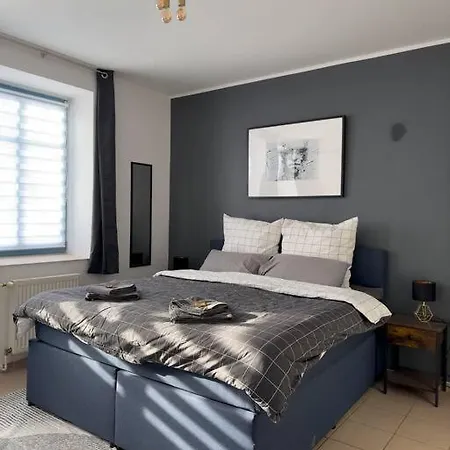 Spacious 70sqm Sleeps 6 Free Parking Apartment Berlin