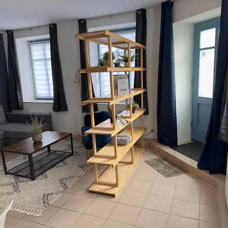 Spacious 70sqm Sleeps 6 Free Parking *