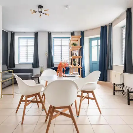 Spacious 70sqm Sleeps 6 Free Parking * Berlin