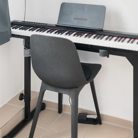 Spacious 70sqm Sleeps 6 Free Parking Berlin