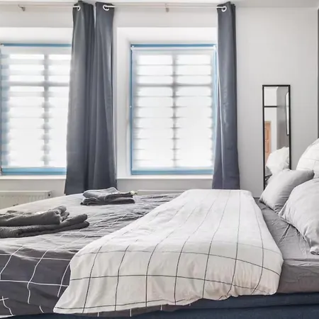 Spacious 70sqm Sleeps 6 Free Parking