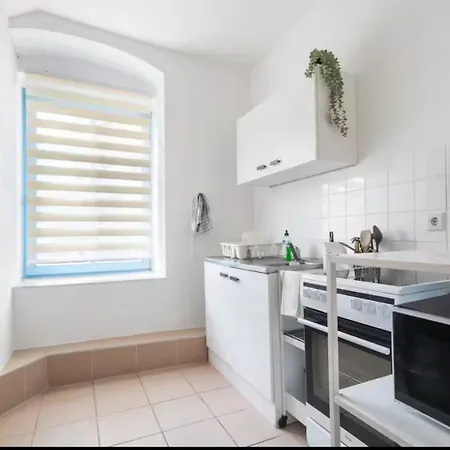 Spacious 70sqm Sleeps 6 Free Parking Berlin